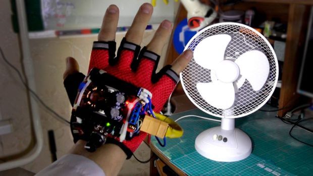 Manipulate time with this Arduino-controlled LED glove