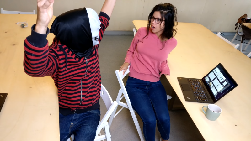 Modelling clay is used to fit the device to the mask, and to reduce feedback