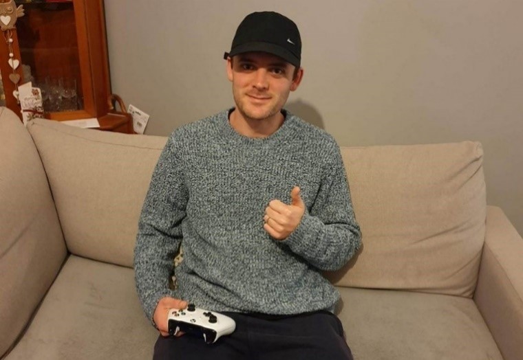 oO HyPeR C Oo posing with an Xbox controller.