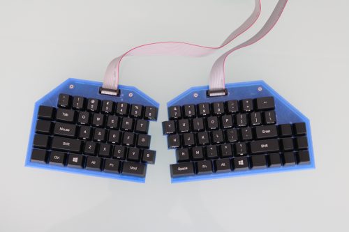 Building a split mechanical keyboard with a Raspberry Pi Zero controller
