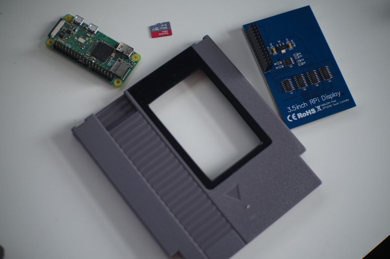 The project uses a 3.5-inch 320×480 LCD HDMI screen to display the retro footage