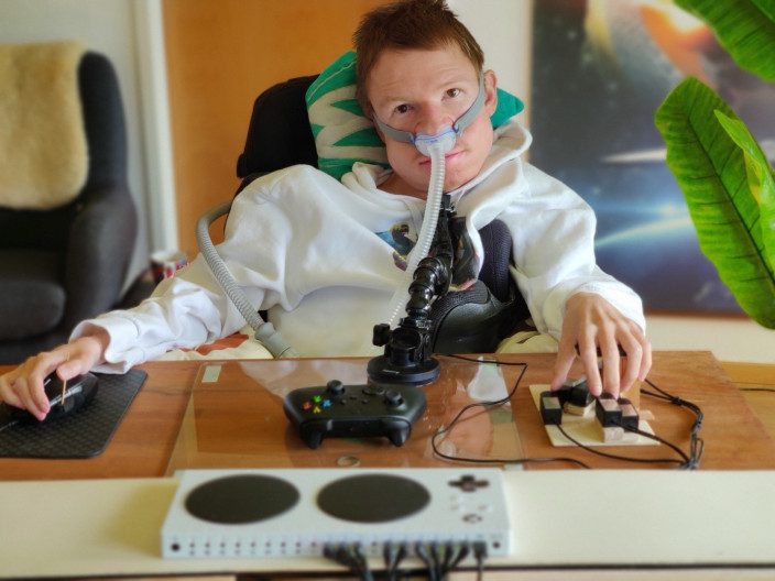 Tipps für ein Xbox Adaptive Controller-Setup bei Muskeldystrophie Typ Duchenne HERO