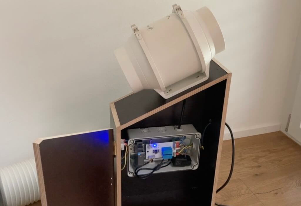 Extending a mobile AC unit’s exhaust duct with an air extractor