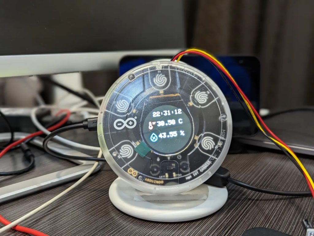Always know current room conditions with the Oplá IoT Kit and Arduino Cloud