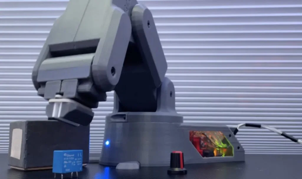 An Arduino Leonardo-powered, 3D-printed robotic arm designed from scratch