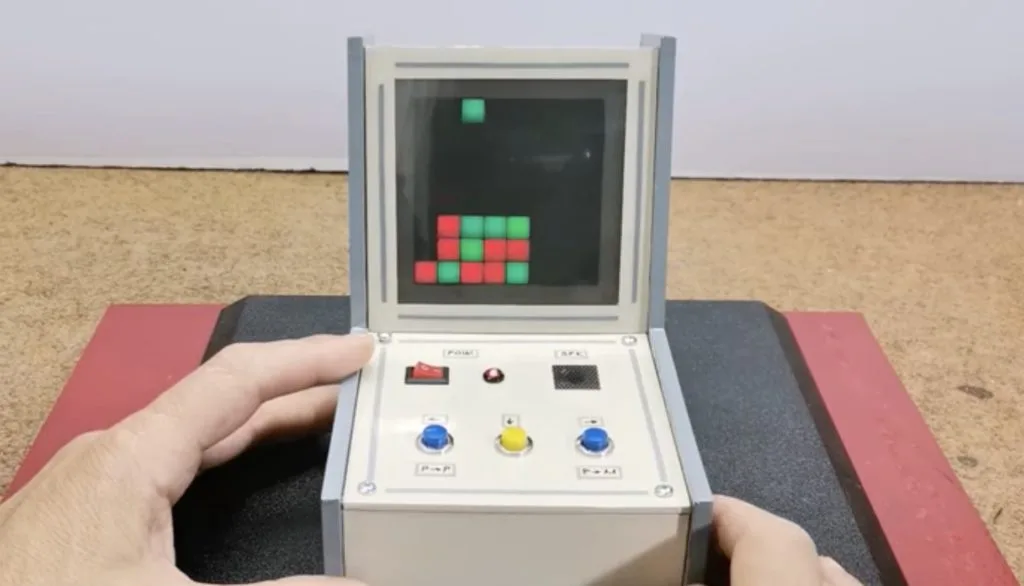 Electronic game of Connect Four played on an 8×8 LED matrix