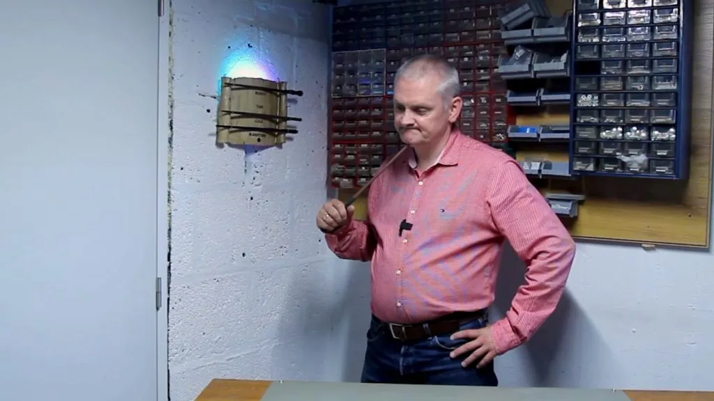 Magic office gadget encourages coworkers to solve problems