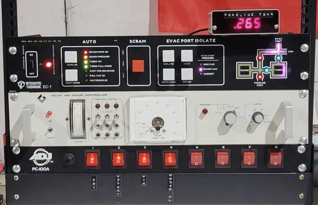 Custom vacuum controller facilitates the construction of vacuum tubes