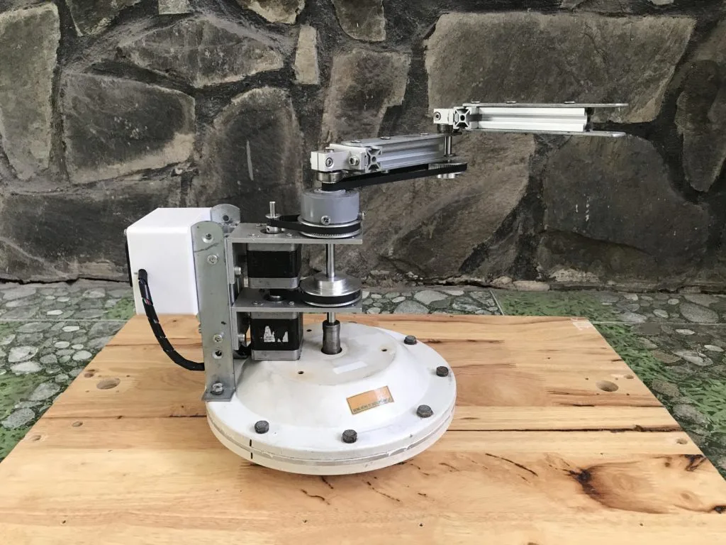 Ceiling fan becomes a “spaceship” SCARA robot arm