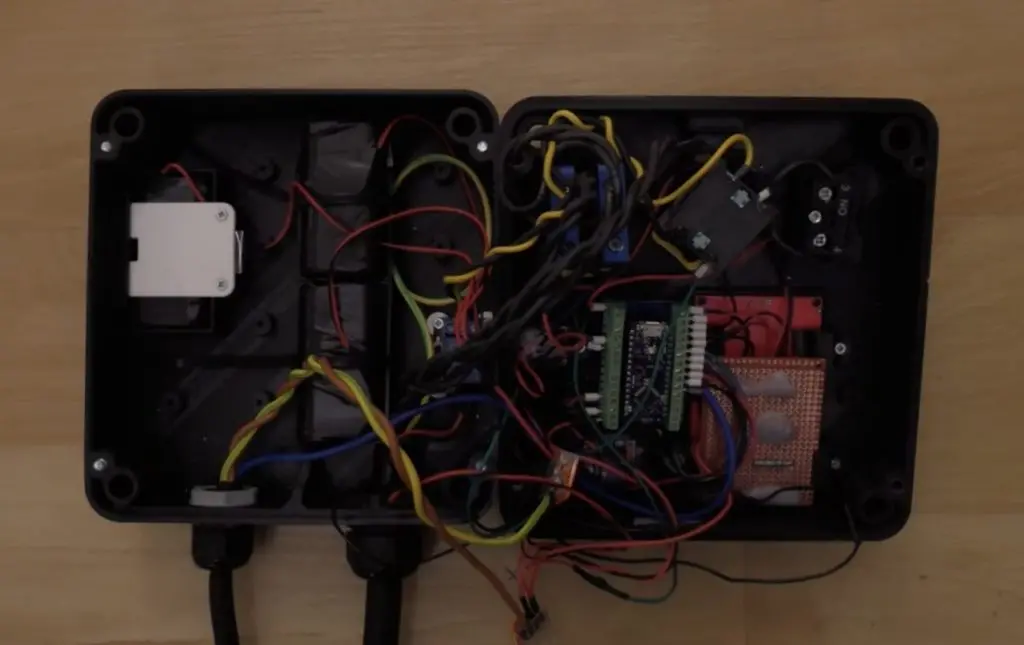 This device helps ski lift operators attach chairs to the cable