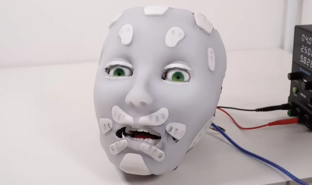 This frighteningly realistic animatronic head features expressive silicone skin