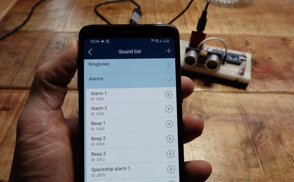 Turn your old Android smartphone into an Arduino screen with the RemoteXY app