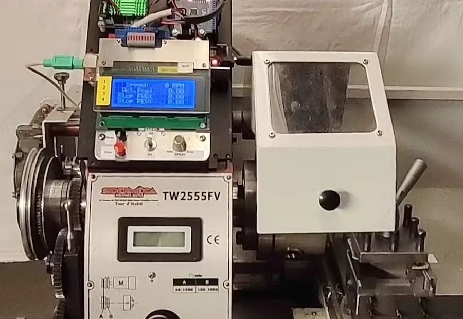This mod simplifies single-point threading on mini lathes