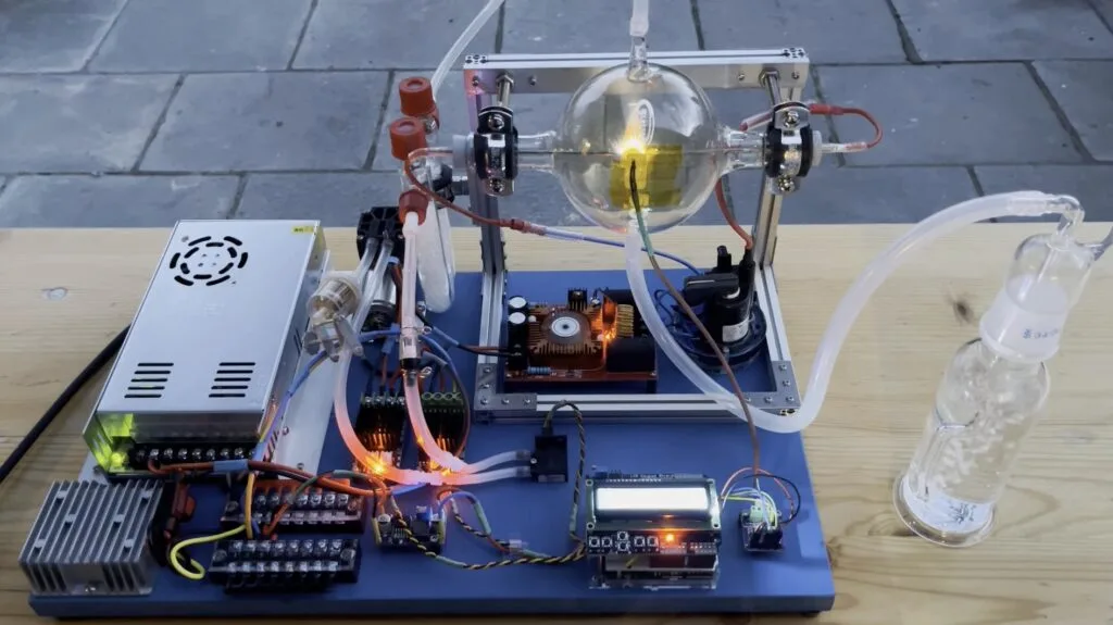 This DIY experimental reactor harnesses the Birkeland-Eyde process