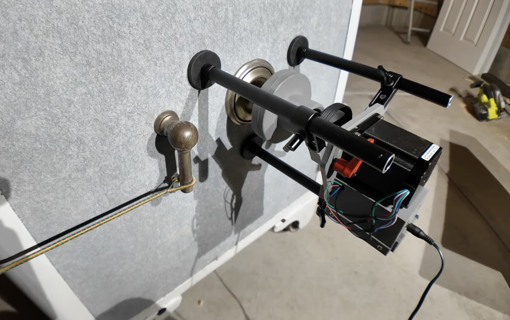 Forgot your safe combination? This Arduino-controlled autodialer can crack it for you